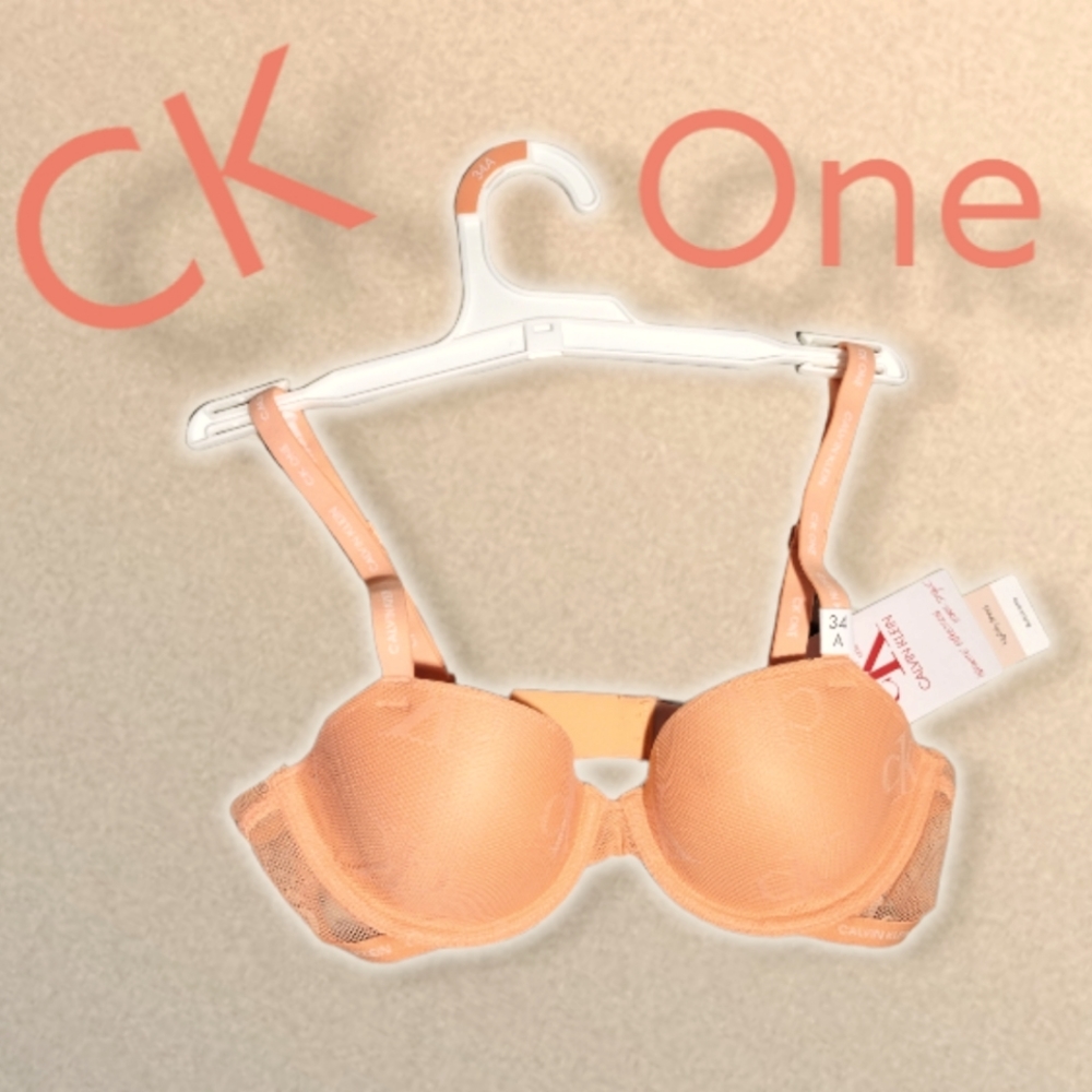 NWT CK One Lace Lightly Lined Balconette Bra Size 34A